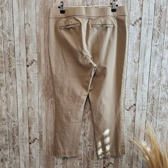 Women's Raffaella Khaki Capri Pants Size 6P - Picture 7 of 9